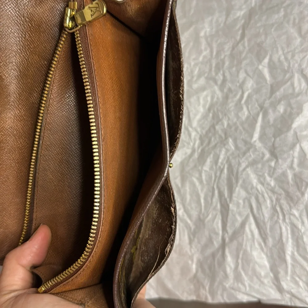 1994 Louis Vuitton Sarah Monogram Wallet - Vintage - Picture 9 of 10